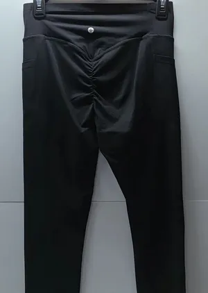HALARA Black Ultrasculpt Scrunch Butt Medium High Waisted‎ 7/8 Length Seamless thumbnail 1