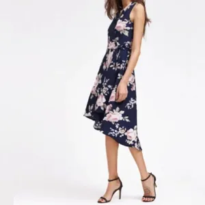 ✨HP✨V Neckline Floral Print Dip Hem Dress✨ thumbnail 3