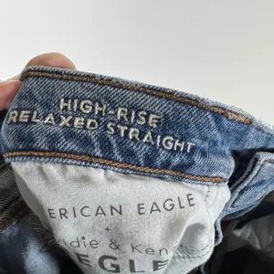 American‎ Eagle High Rise Relaxed Straight Jeans Blue Distressed Raw Hem Size 0 thumbnail 5