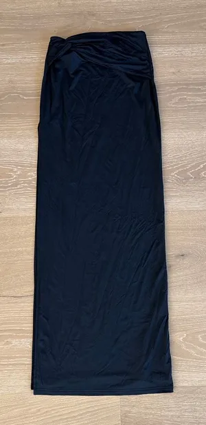 White Fox Maxi Skirt High Slit Size S Black thumbnail 1
