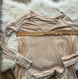 Free People Ridiculously sott Long sleeve thermal Thinner material- not thick waffle knit Oversized and flowly Approximate measurements provided - unstretched Cream/tan/brown in color Size XS G1 thumbnail 7