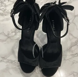 GIANNI BINI Karmello Velvet Flower Ankle Strap Black Platform Heels thumbnail 4