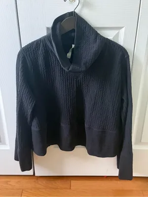 Lululemon Retreat Yourself Pullover in Black thumbnail 2
