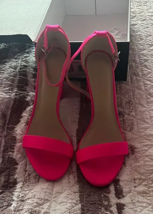 Amazon Hot Pink High Heels thumbnail 3