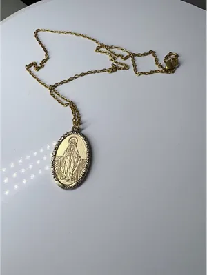Vintage Gold Tone Miraculous Medal Virgin Mary Necklace 18" thumbnail 2