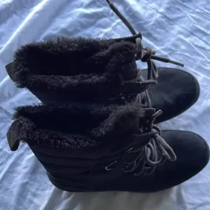 Skechers Black Suede Easy Going Ankle Boots w/ Faux Fur Women’s Size 8 - 15567 thumbnail 4