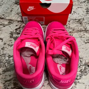 Nike Dunk Low Hyper Pink Sneakers Brand NEW ♨️ Womens Size W 6 M 4.5 Shoes Retro thumbnail 4