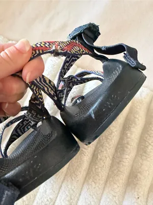 Chacos Women's Black Sandals with Multicolor Geometric Straps thumbnail 6