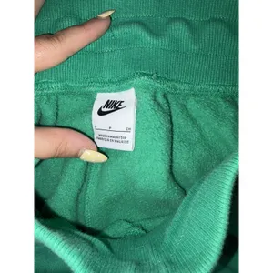 Nike Sportswear Club Fleece Jogger Pants Women's S Kelly Green Swoosh thumbnail 4