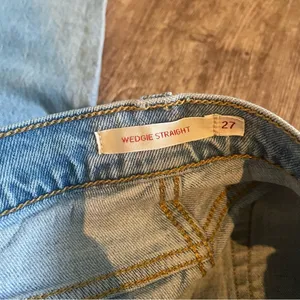 Levi's Wedgie Straight Jeans Light Wash Button Fly Size 27 thumbnail 3