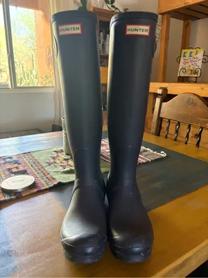 Hunter Tall Rain Boots with Light Blue Rear Panel thumbnail 2