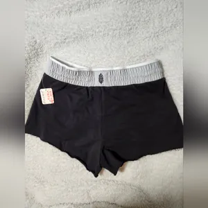 NWT Free people mini Shorts Size M thumbnail 3