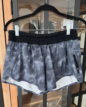 Lululemon Tracker Shorts IV Mini Diffusion White Black running printed mid rise thumbnail 1
