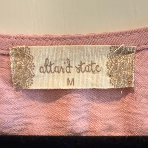 Altar’d State Long Sleeve Flocked V Neck Crop Top‎ Mauve Pink Size Medium thumbnail 4