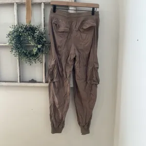 Lululemon Dance Studio‎ Relaxed-Fit Mid-Rise Cargo Jogger Taupetastic Size S thumbnail 8