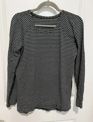 Lululemon Womens Long Sleeve Top Black White Striped Round Neck Estimated Size 8 thumbnail 1