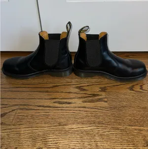 Dr. Martens Chelsea Boots thumbnail 3
