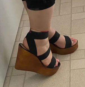 Steve Madden Blondy Black Wedge thumbnail 2