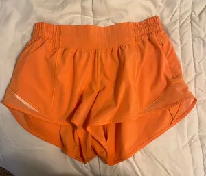 Lululemon low rise 2.5 inch hotty hots thumbnail 1