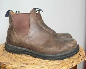 AS IS Blundstone Boot 584 Chelsea Boots Rustic Brown Leather PLAY No Insoles thumbnail 1