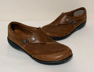 Clarks Ashland Lane Loafers Sz 6 Leather Unstructured Button Slip On Shoes thumbnail 1