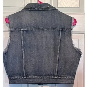 RoomMates California Women's Demin Vest Front Pockets Spike‎ Collar 16 1/2" Long thumbnail 3