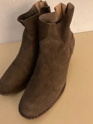 UGG Taupe Chelsea Suede Ankle Booties with Stacked Heel US 9.5 thumbnail 3