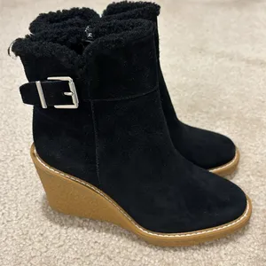 NWOT Franco Sarto Ulayna Suede Faux Shearling Wedge Booties Women’s 7.5 Black thumbnail 4