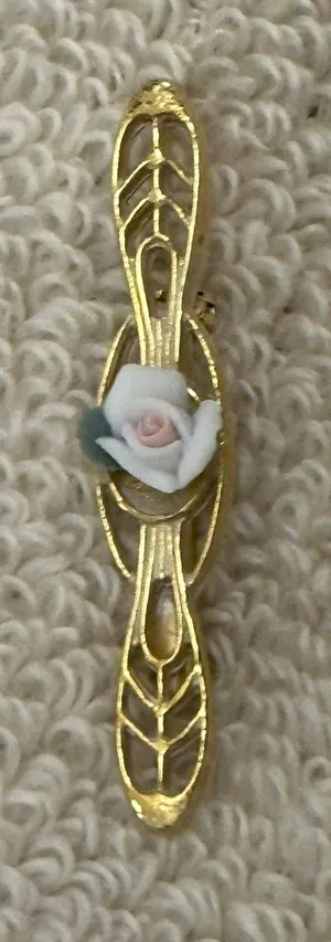 1928 Vintage Gorgeous Porcelain Rose Flower Bar Brooch Gold Tone thumbnail 1