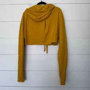 Alo Yoga Women’s Medium Yellow Extreme Crop Hoodie Jacket thumbnail 3