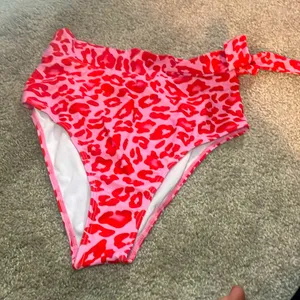 Dokotoo kiss high waisted swim bottoms size Medium hot pink kisses thumbnail 2