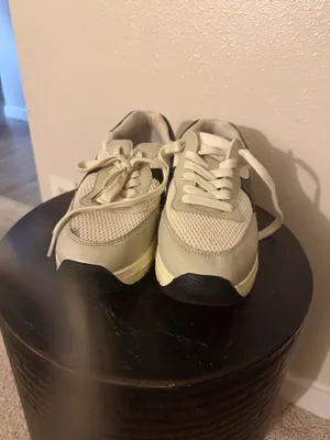 Stylish White & Black Sneakers – Size 11 thumbnail 3