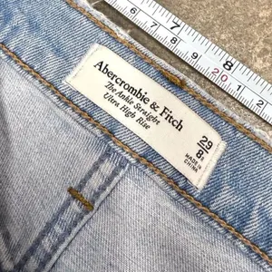 Abercrombie & Fitch the ankle straight ultra high rise distressed jeans thumbnail 4
