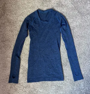 Lululemon Long Sleeve thumbnail 1
