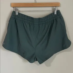Vuori Clementine Athletic Running Shorts size large 2 inch thumbnail 3