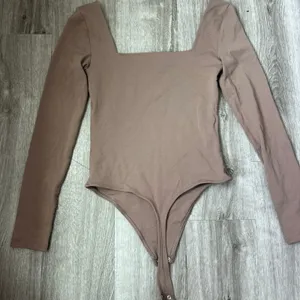 Babaton Light Brown Longsleeve Bodysuit Fitted Contour Aritzia Size Small thumbnail 8