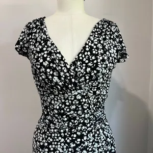 LAUREN Ralph Lauren Black Abstract Floral Surplice Dress Size 6‎ thumbnail 5