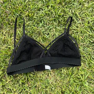Black Lace Triangle Bra with Adjustable Straps Size M thumbnail 1