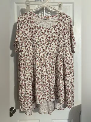 High-Low Peplum Tunic Top in Cream with Mauve Floral thumbnail 2
