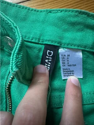 H&M Jeans High-Waisted thumbnail 2
