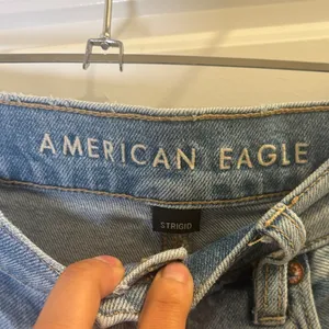 American Eagle Strigid Distressed High Rise Denim Shorts Size 8 thumbnail 2