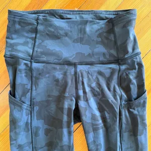 Lululemon Fast and Free Tight II 25" in Incognito Camo Multi Grey Size 4 thumbnail 6