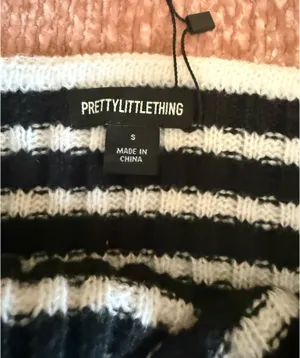 Pretty Little Thing crop top  thumbnail 3