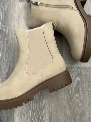 Women’s Beige Fur Suede Ankle Boots Sz 8 Faux Fur Lined Dual Zip Lug Sole EU 38 thumbnail 6