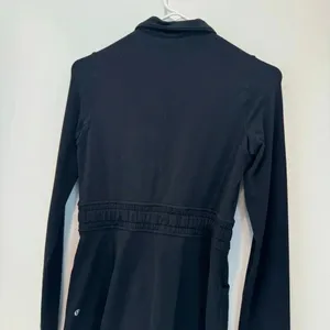 Lululemon womwens jacket size 4 thumbnail 5
