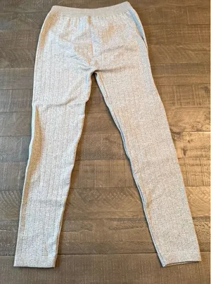 Aeropostale Women's Light Gray Textured Knit Leggings Size Large thumbnail 1