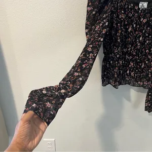 Sadie & Sage Textured Chiffon Floral Print Puff Sleeve Top Peasant Size‎ M thumbnail 4