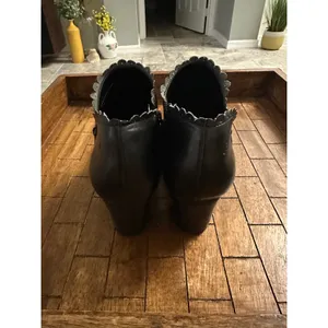 Jack‎ Rogers Black Ankle Booties Scalloped Trim Block Heel Pointed Toe Stylish thumbnail 4