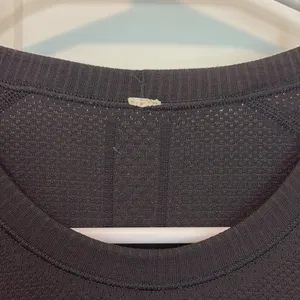 Lululemon Black & Gray Ombre Swiftly Tech Long Sleeve Shirt Size 4 thumbnail 4