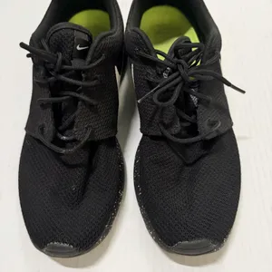 Nike‎ Roshe One Shoes Womens 9.5 Black White Mesh Speckle Sneakers 855916-007 thumbnail 8